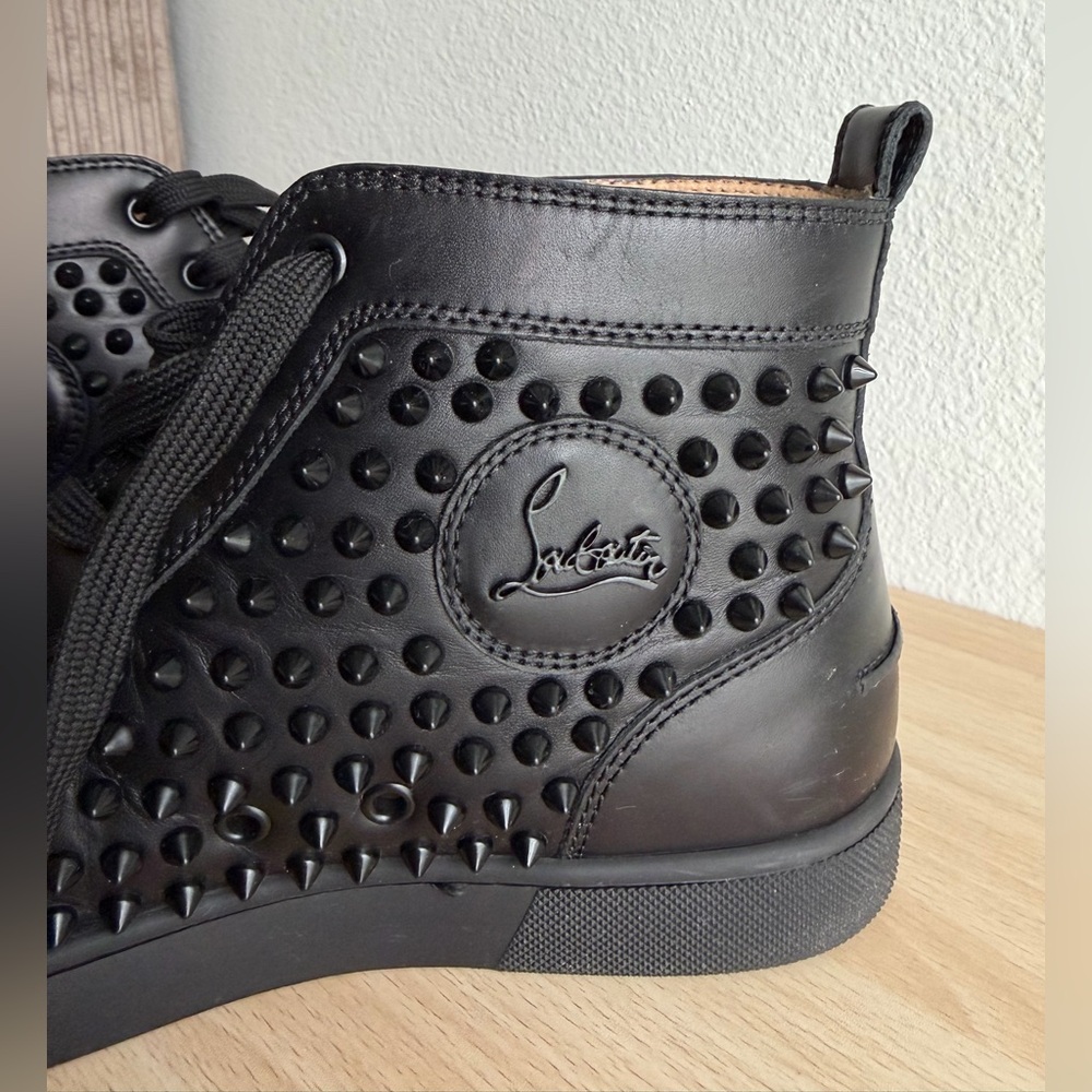 Christian Louboutine - Picture 7 of 9